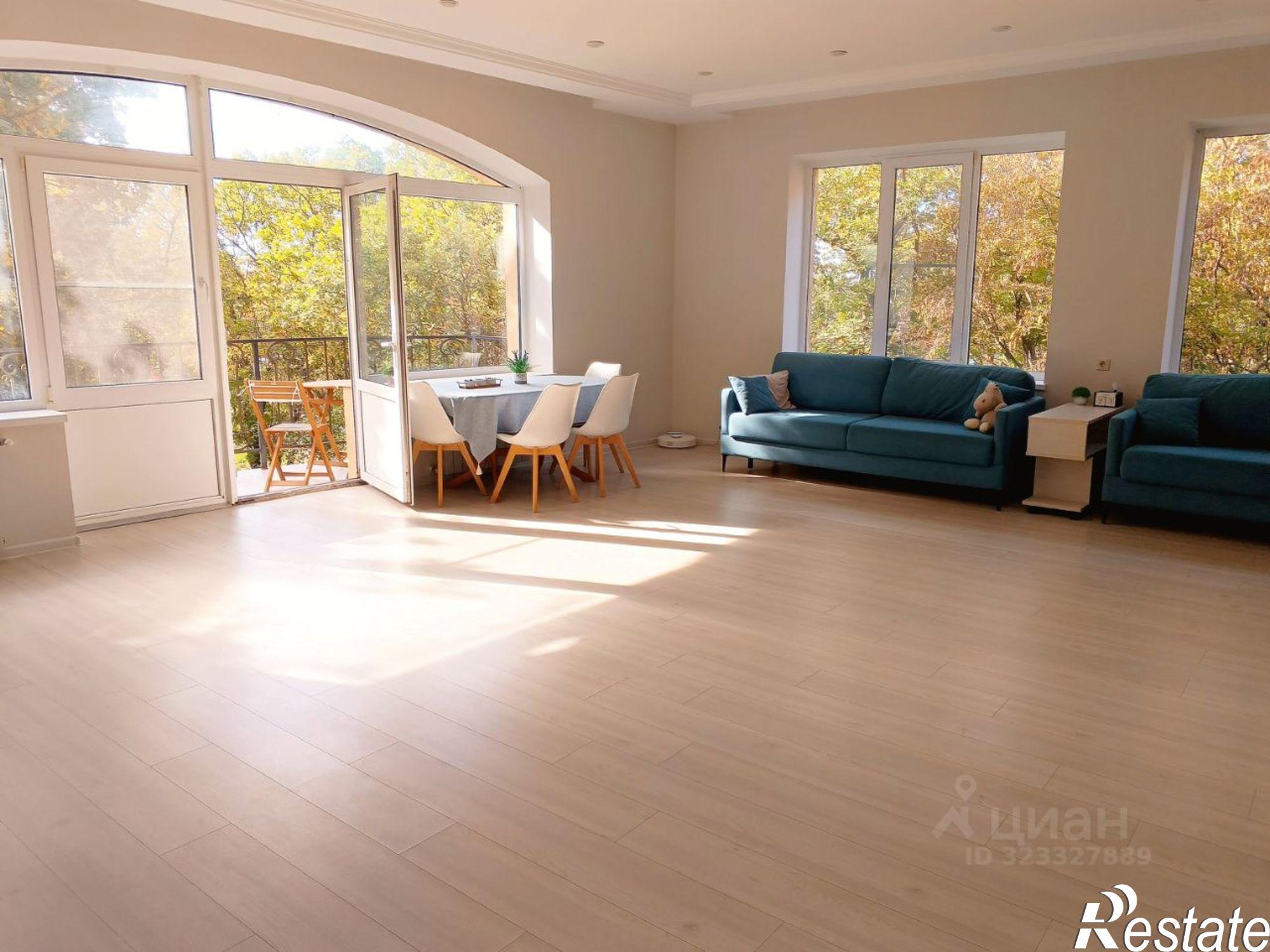 Сдать дачу, дом, коттедж за 95 000 рублей на Центральная площадь, 1