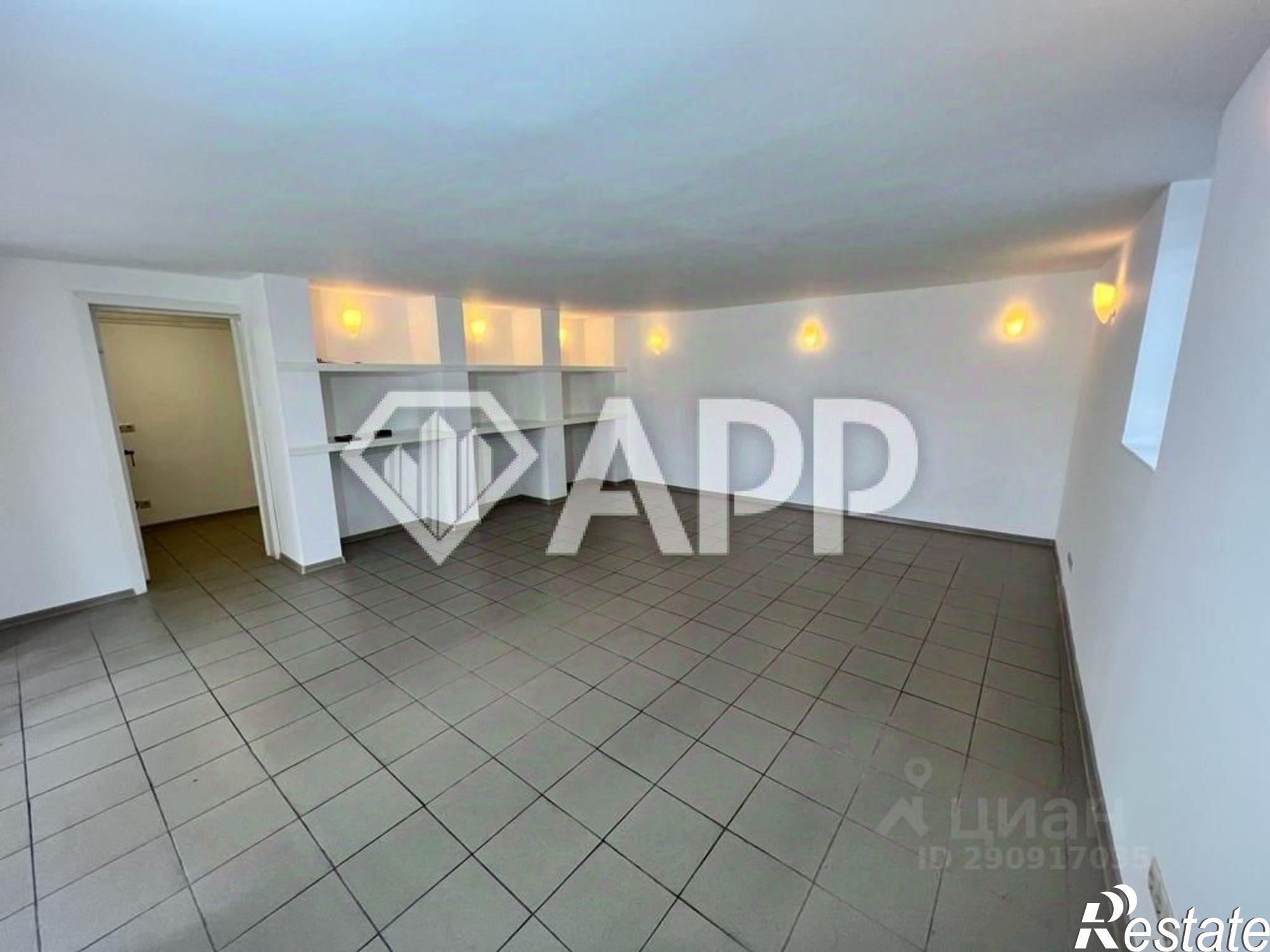 Купить торговое помещение за 10 876 900 рублей на Вишнёвая улица, 8