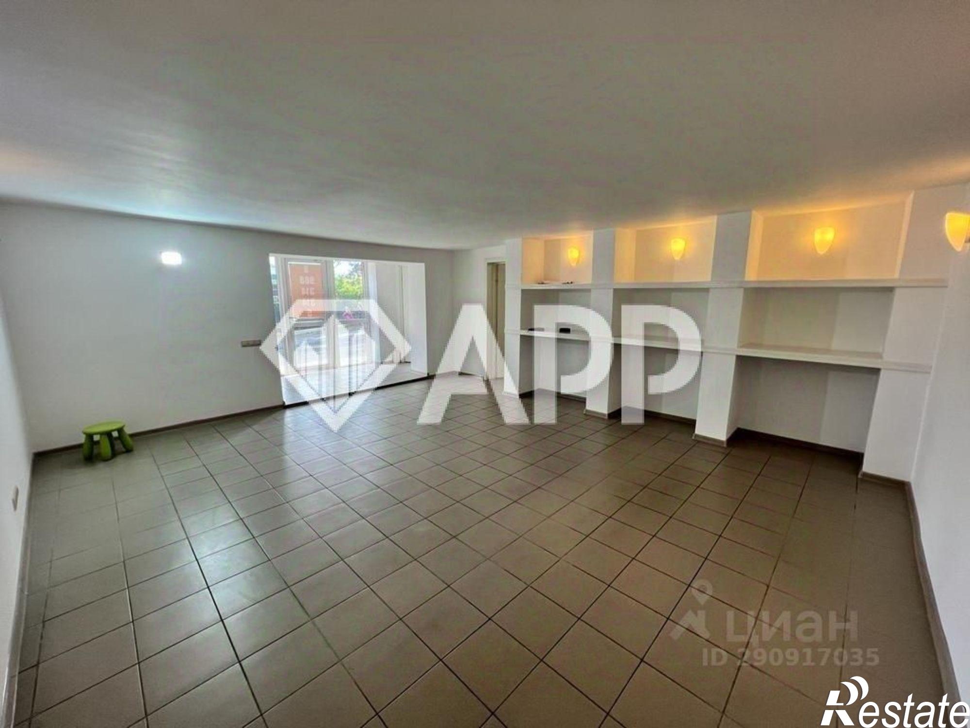 Купить торговое помещение за 10 876 900 рублей на Вишнёвая улица, 8