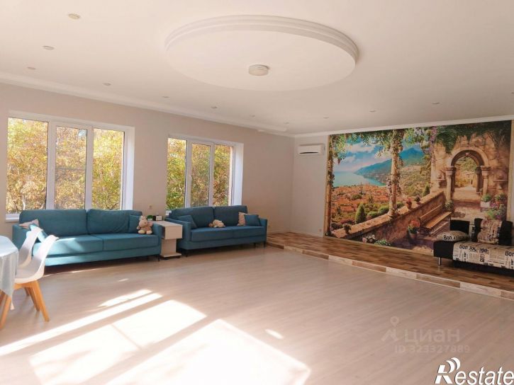 Коттедж/дом Центральная площадь, 1,  д. 1