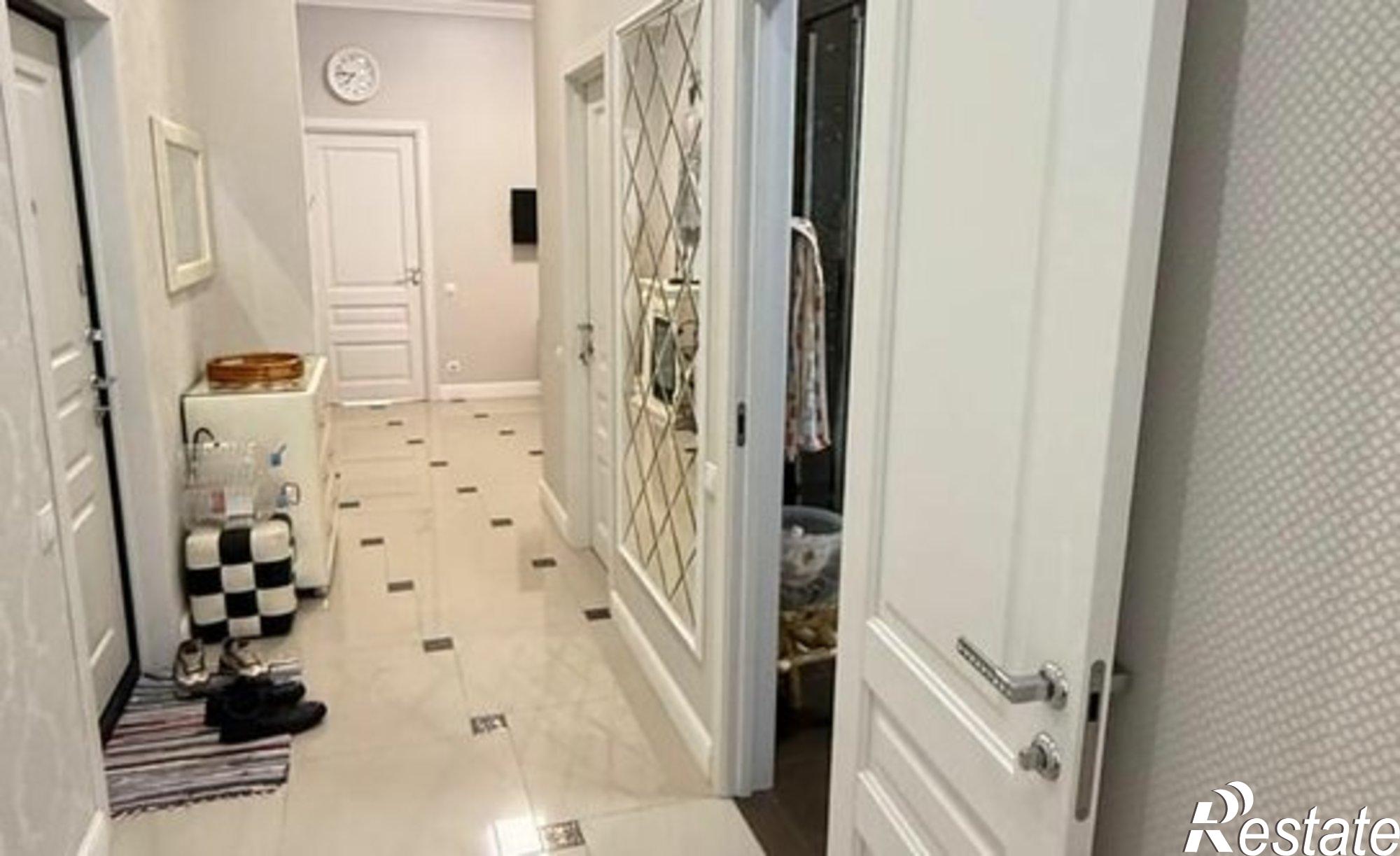 Купить квартиру за 19 300 000 рублей на Крымская улица, 22 к21