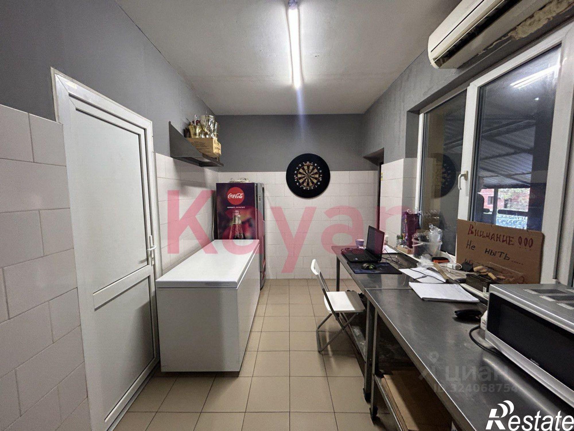 Купить торговое помещение за 3 900 000 рублей на Геленджикский проспект, 165