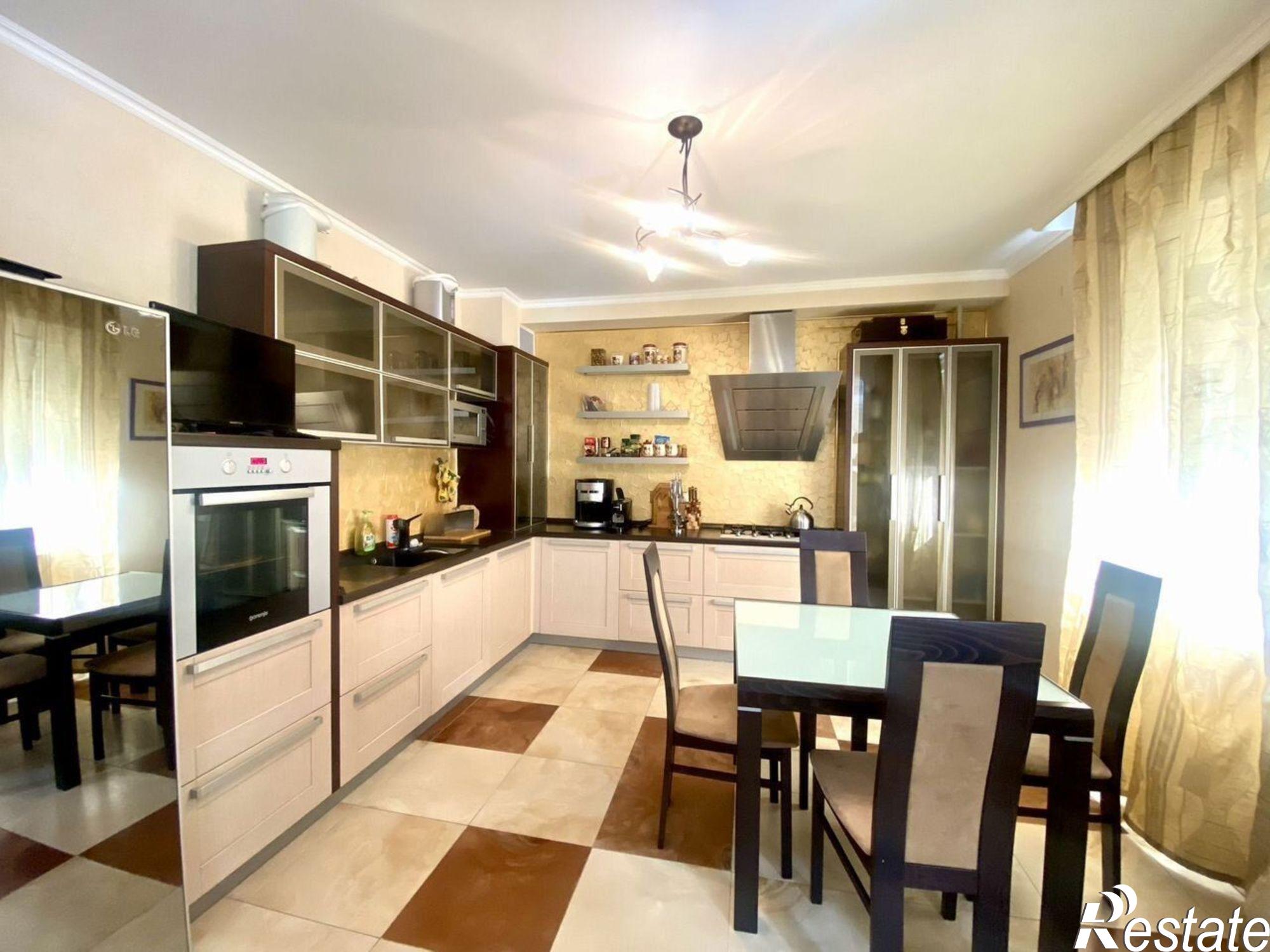 Купить квартиру за 50 000 000 рублей на ул Херсонская, 11