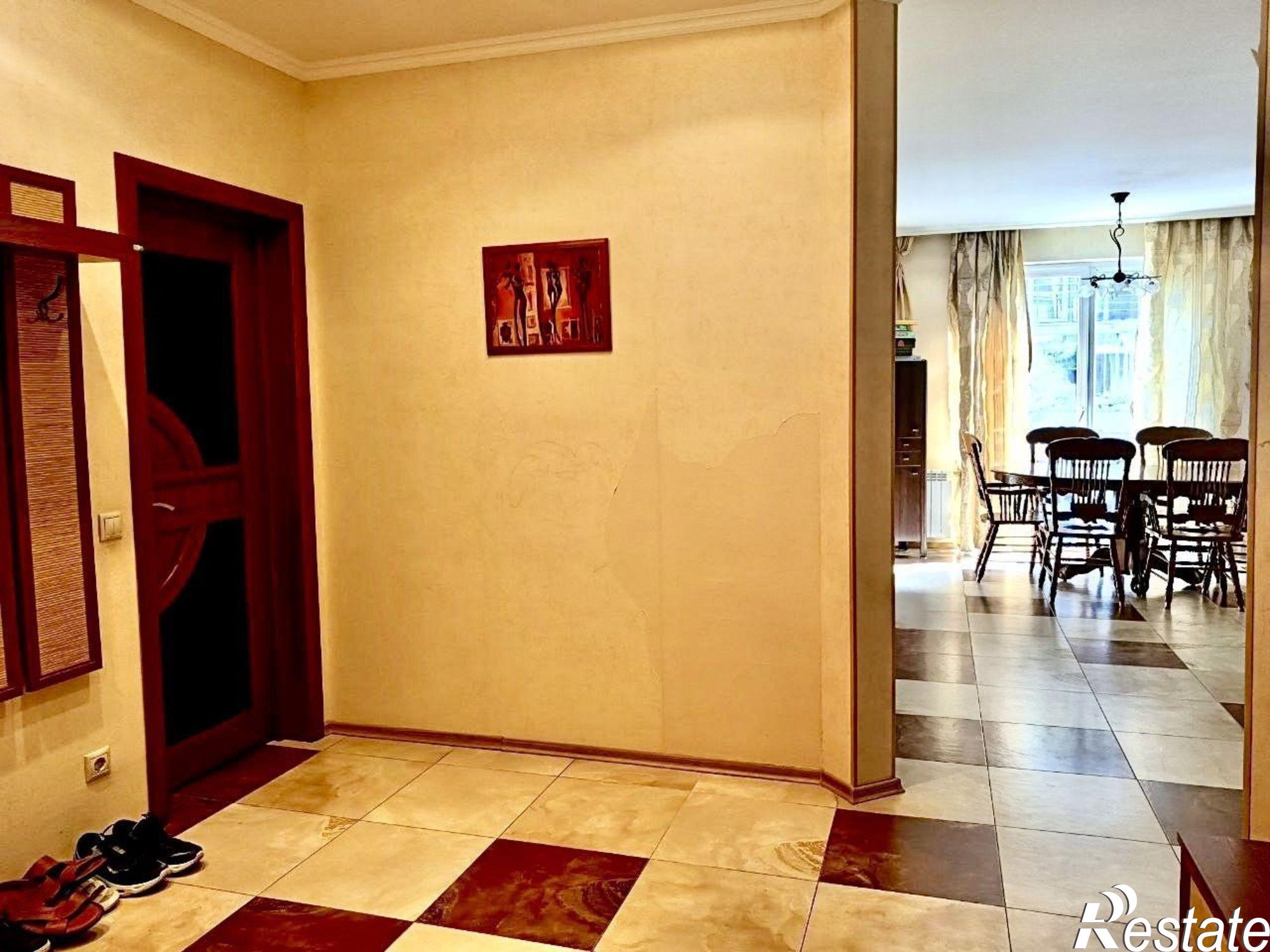 Купить квартиру за 50 000 000 рублей на ул Херсонская, 11