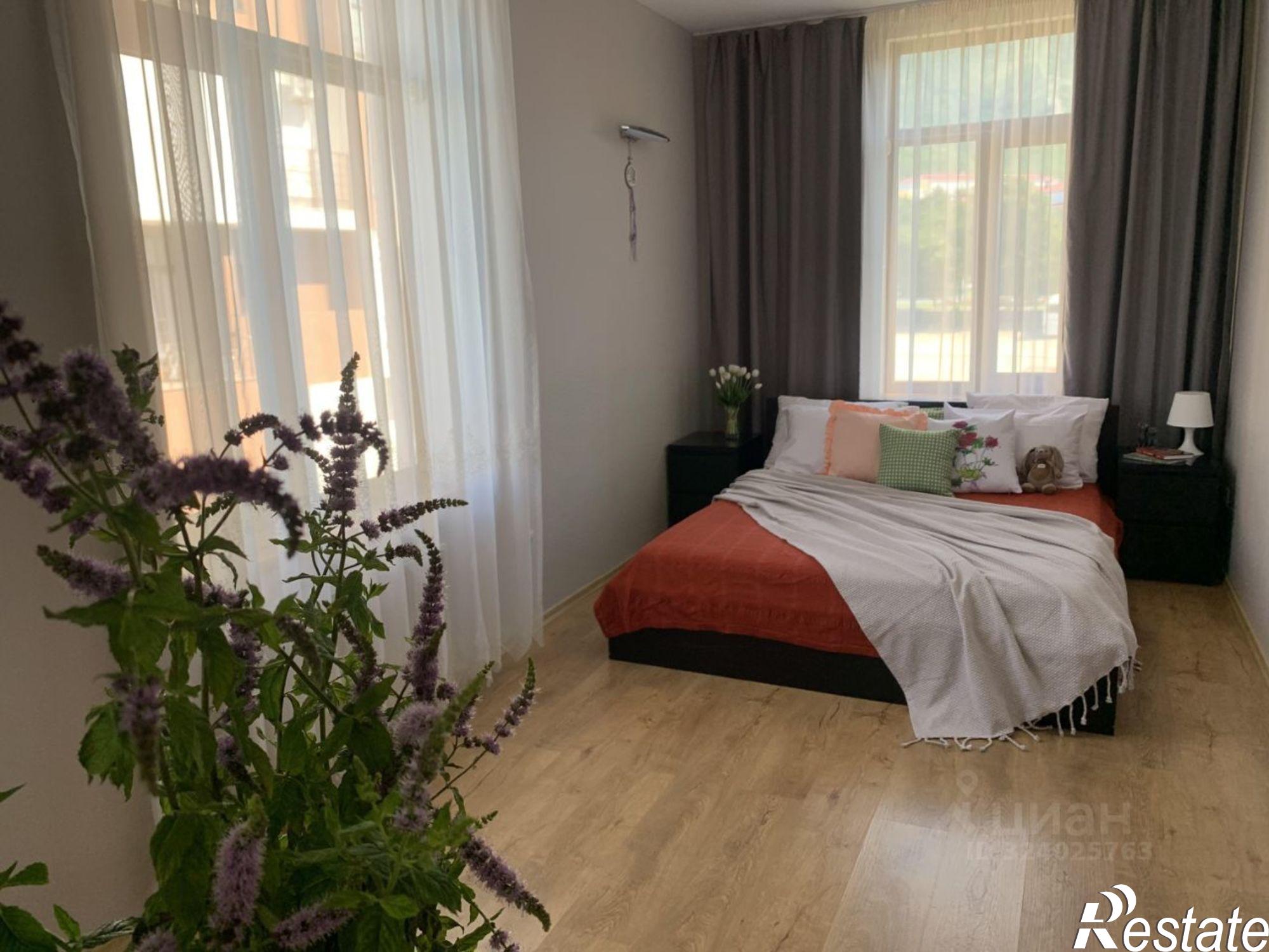 Сдать квартиру за 85 000 рублей на Геленджикский проспект, 127