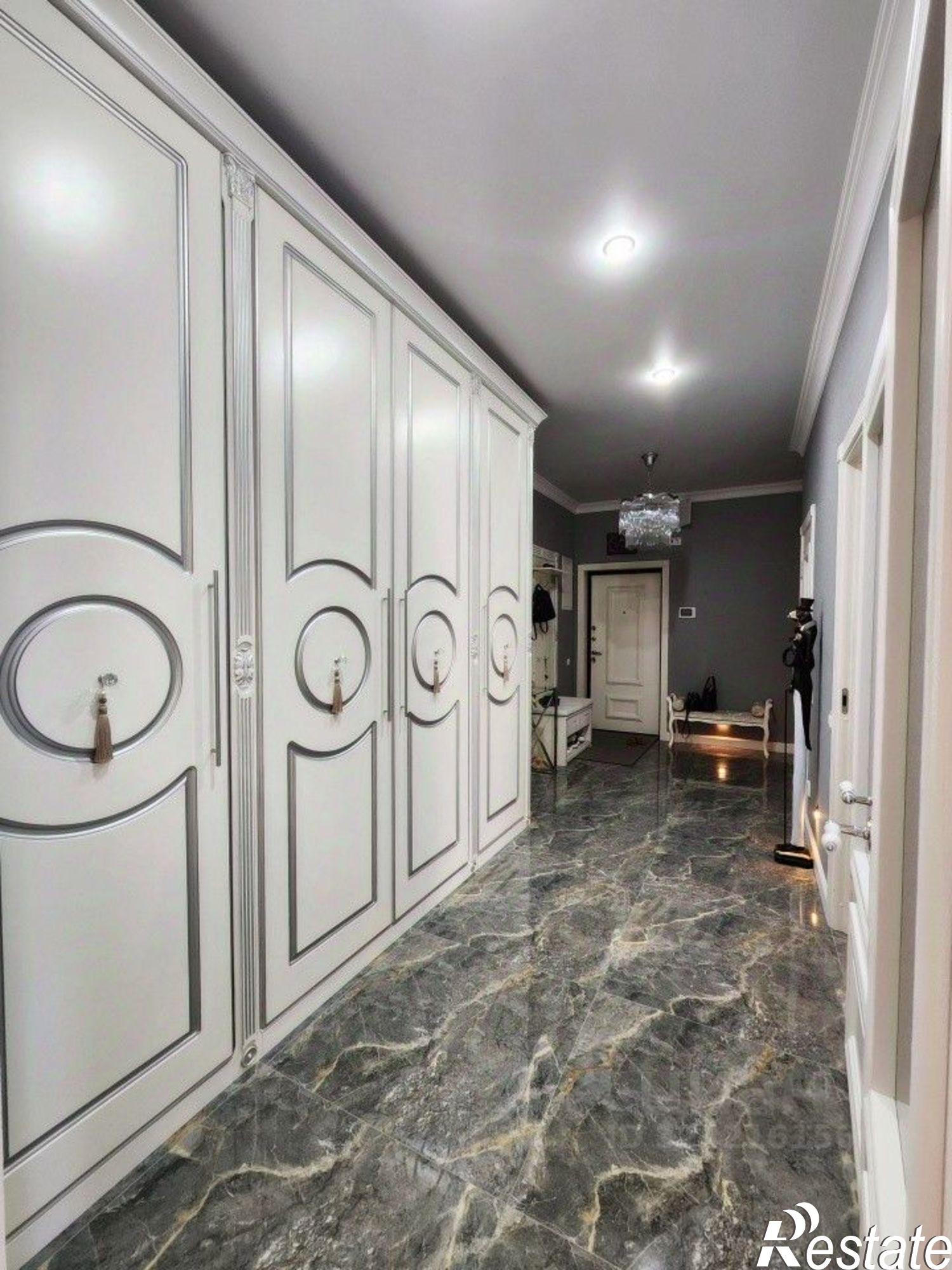 Купить квартиру за 31 000 000 рублей на Витебская улица, 14 к2/1