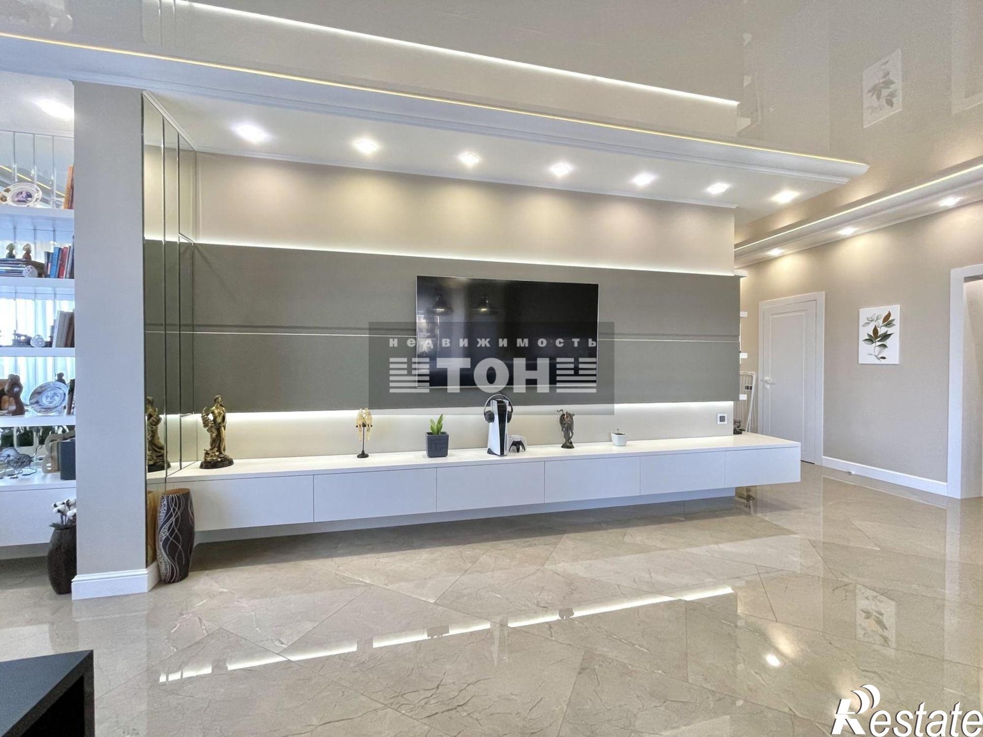 Купить квартиру за 55 000 000 рублей на Приморская, 1