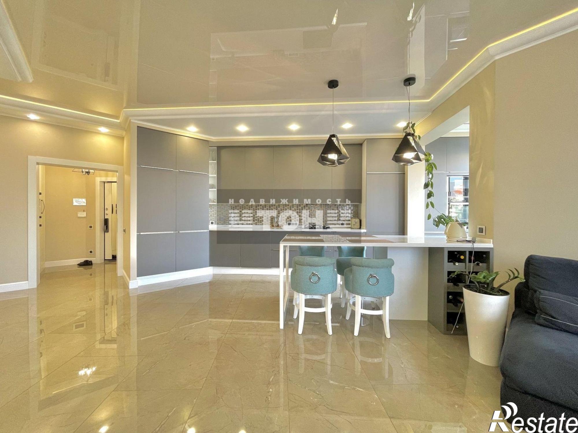 Купить квартиру за 55 000 000 рублей на Приморская, 1