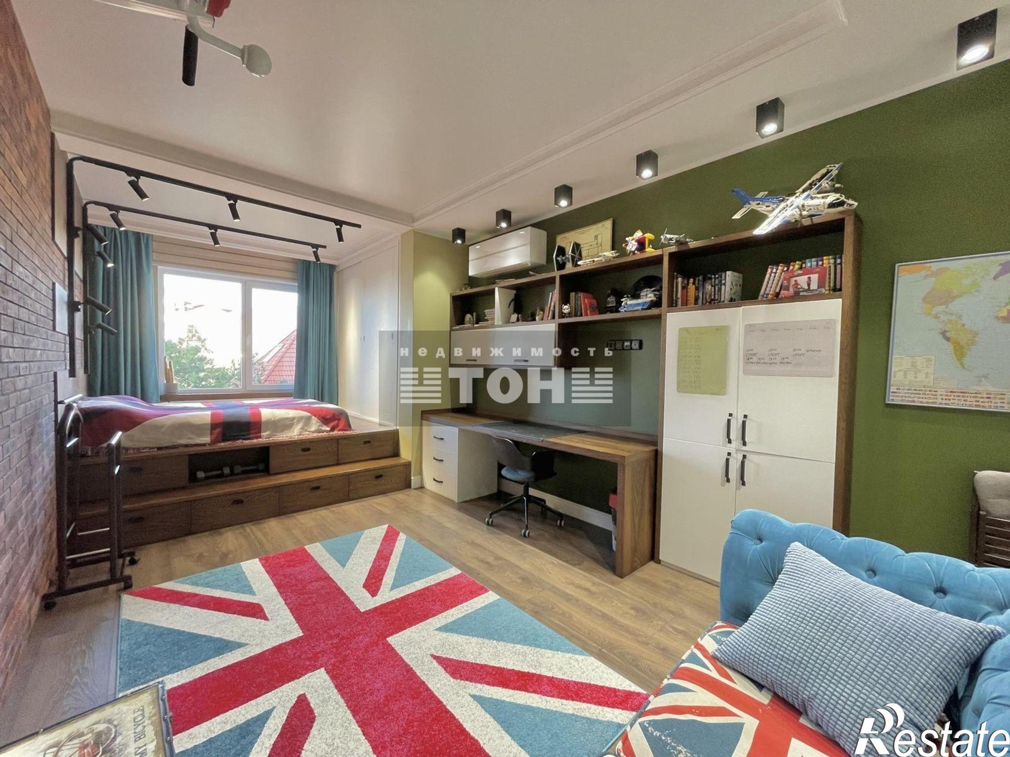 Купить квартиру за 55 000 000 рублей на Приморская, 1