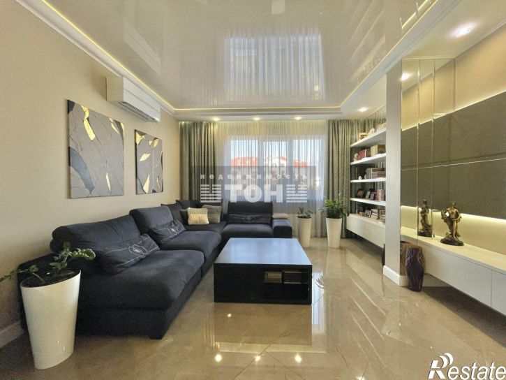 3-комн квартира Приморская, 1