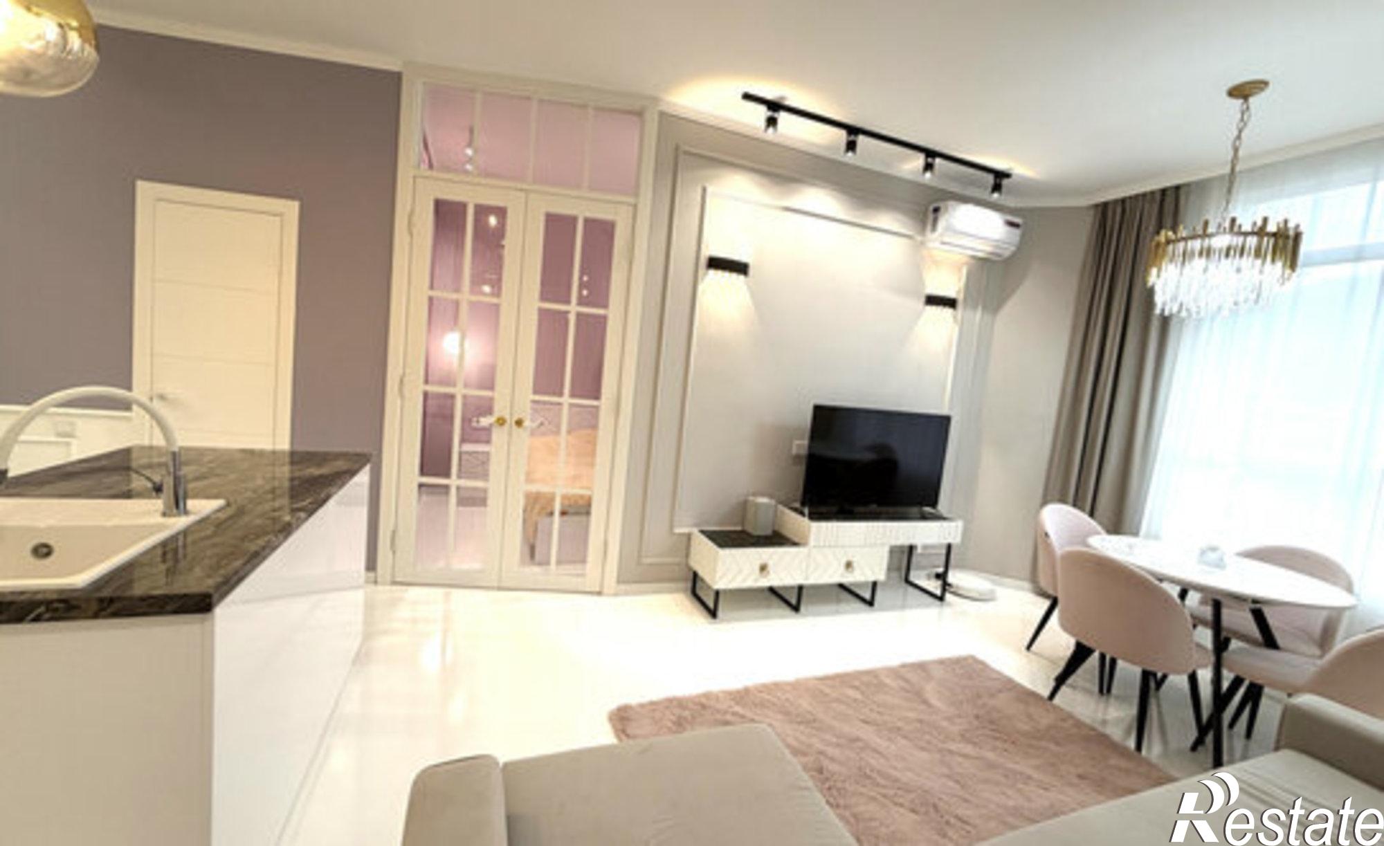 Купить квартиру за 13 000 000 рублей на Витебская улица, 12 к7