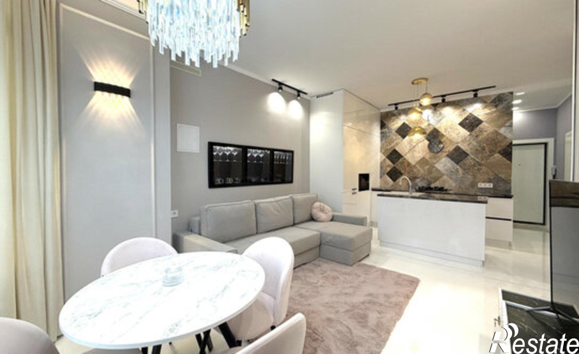 Купить квартиру за 13 000 000 рублей на Витебская улица, 12 к7