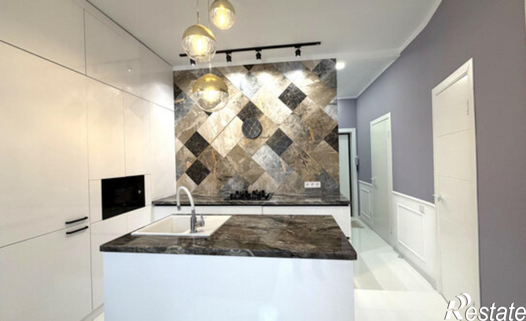 Купить квартиру за 13 000 000 рублей на Витебская улица, 12 к7