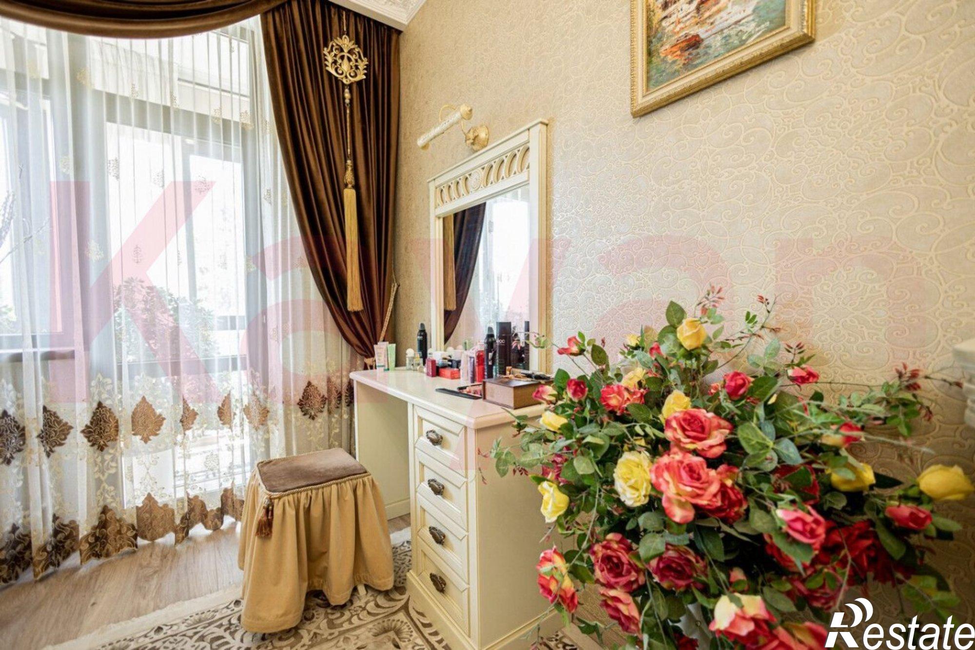 Купить квартиру за 25 000 000 рублей на Островского ул.