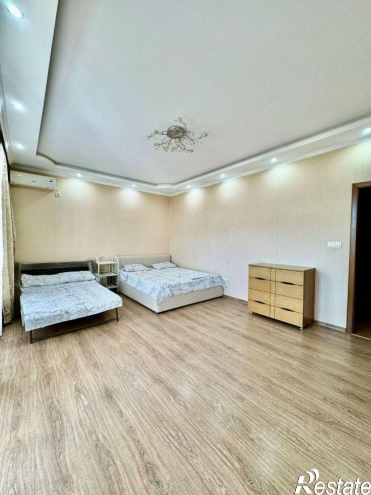 3-комн квартира улица Грина, 8,  д. 8
