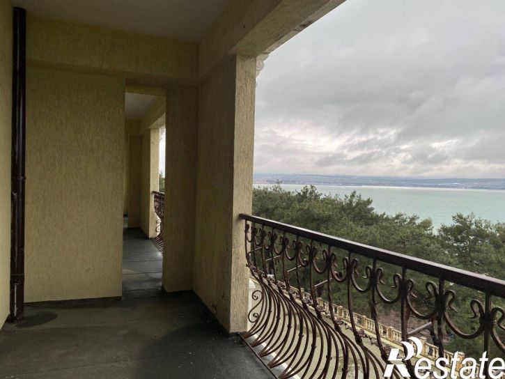 2-комн квартира Революционная улица, 47к1,  д. 47к1