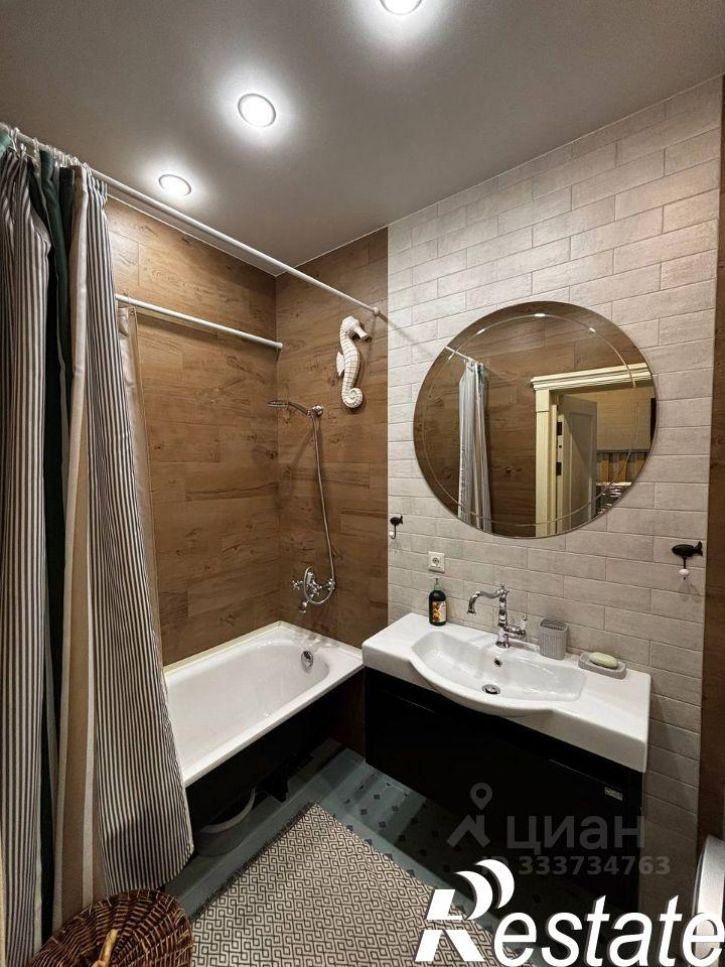 2-комн квартира Революционная улица, 47к5,  д. 47к5