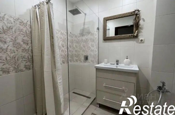 3-комн квартира улица Леселидзе, 8,  д. 8