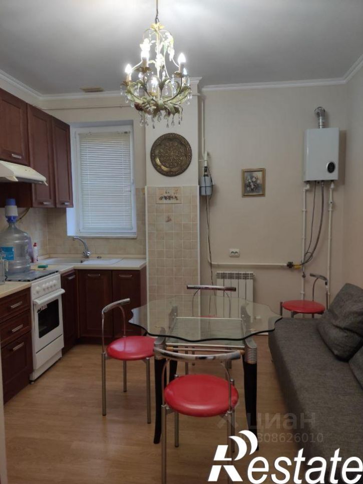 1-комн квартира Революционная улица, 35,  д. 35