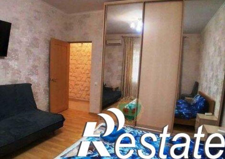 2-комн квартира улица Короленко, 28,  д. 28
