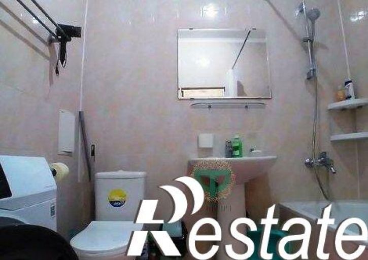 2-комн квартира улица Короленко, 28,  д. 28