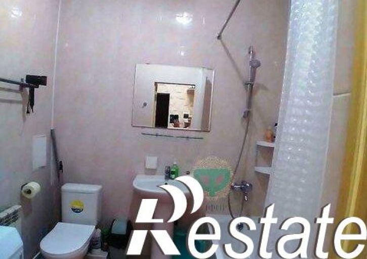 2-комн квартира улица Короленко, 28,  д. 28