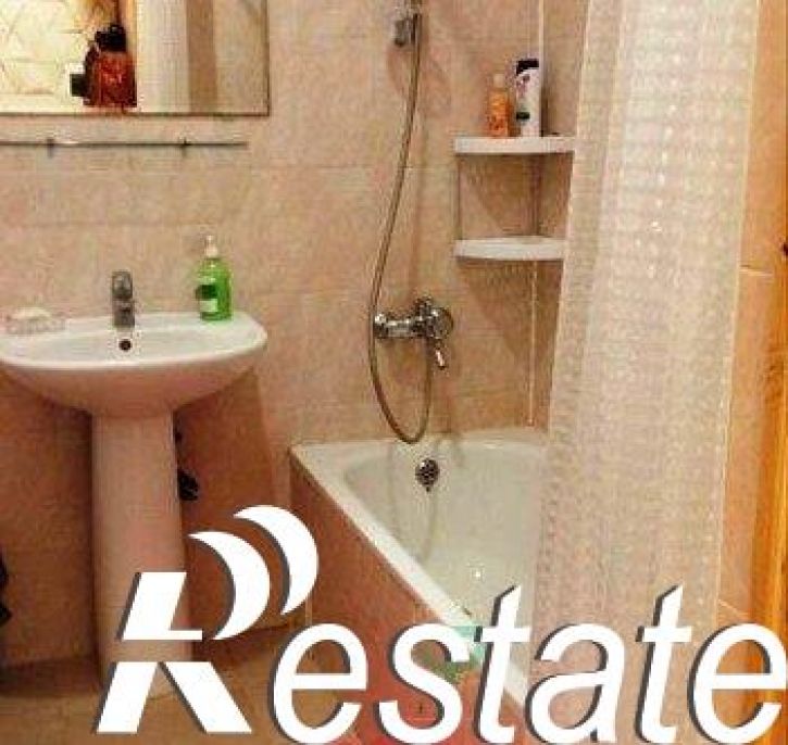2-комн квартира улица Короленко, 28,  д. 28